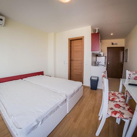 Waterpark Fort Apartments Slăntjev Brjag Exteriör bild