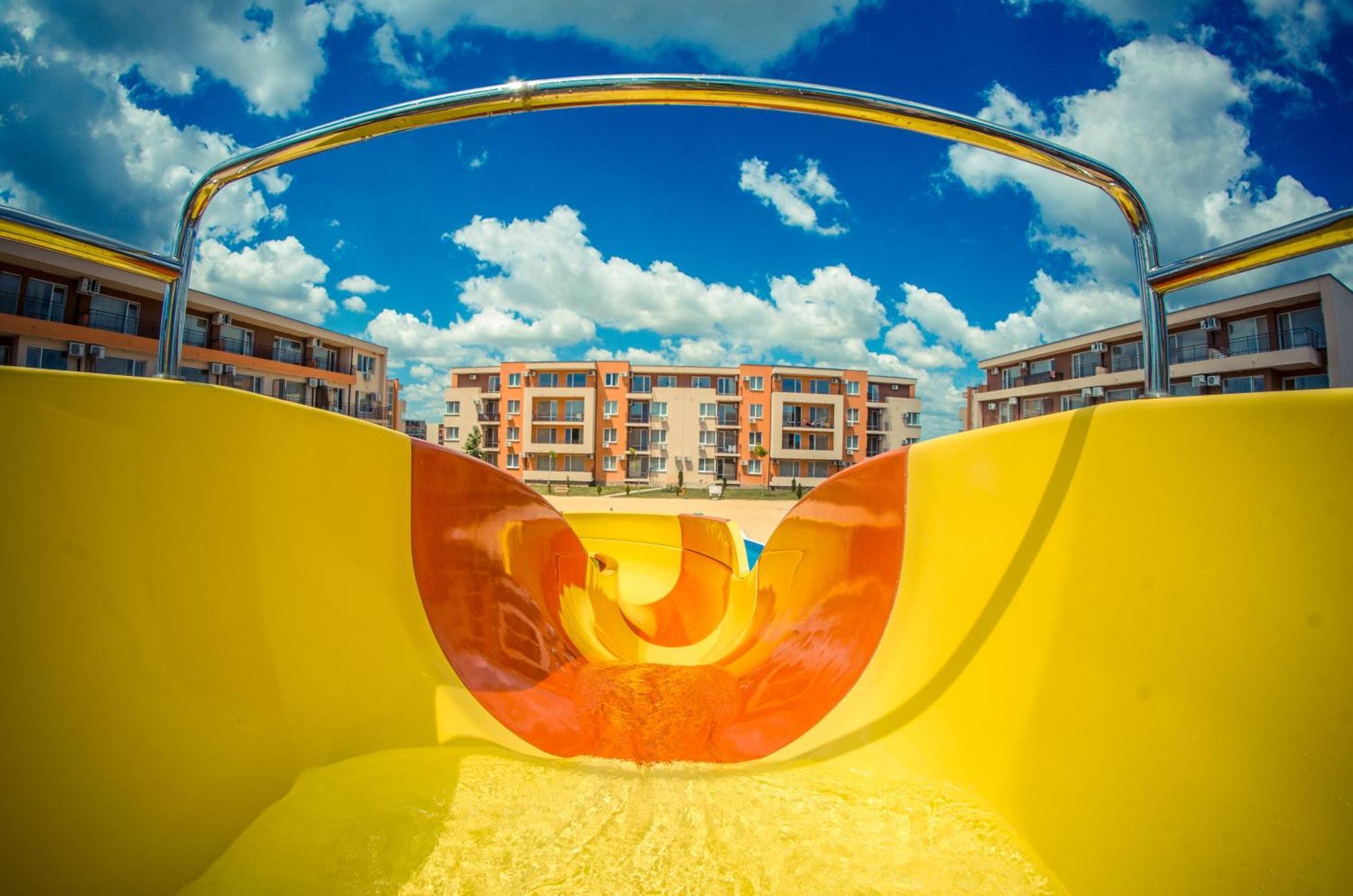 Waterpark Fort Apartments Slăntjev Brjag Exteriör bild