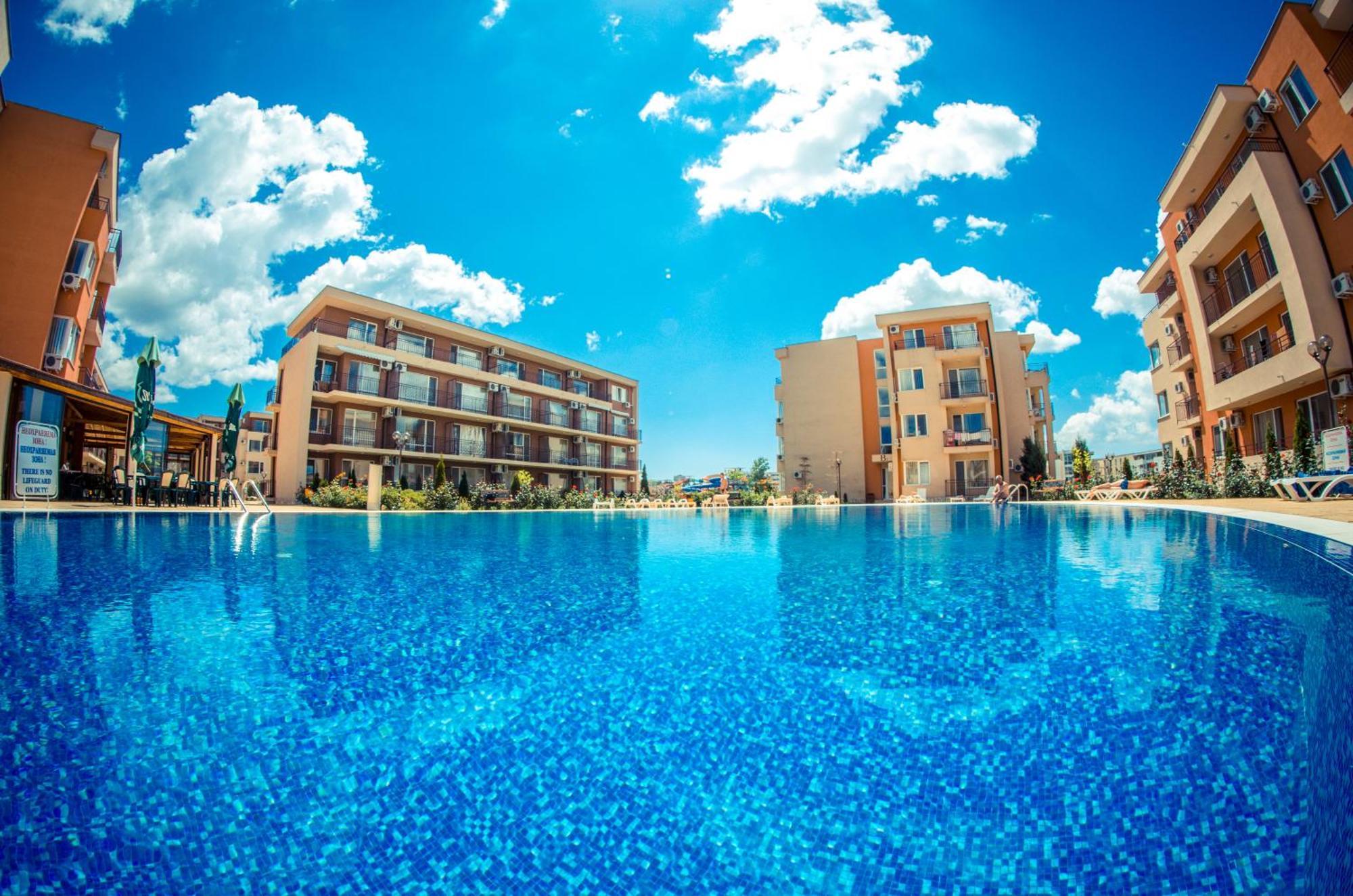 Waterpark Fort Apartments Slăntjev Brjag Exteriör bild