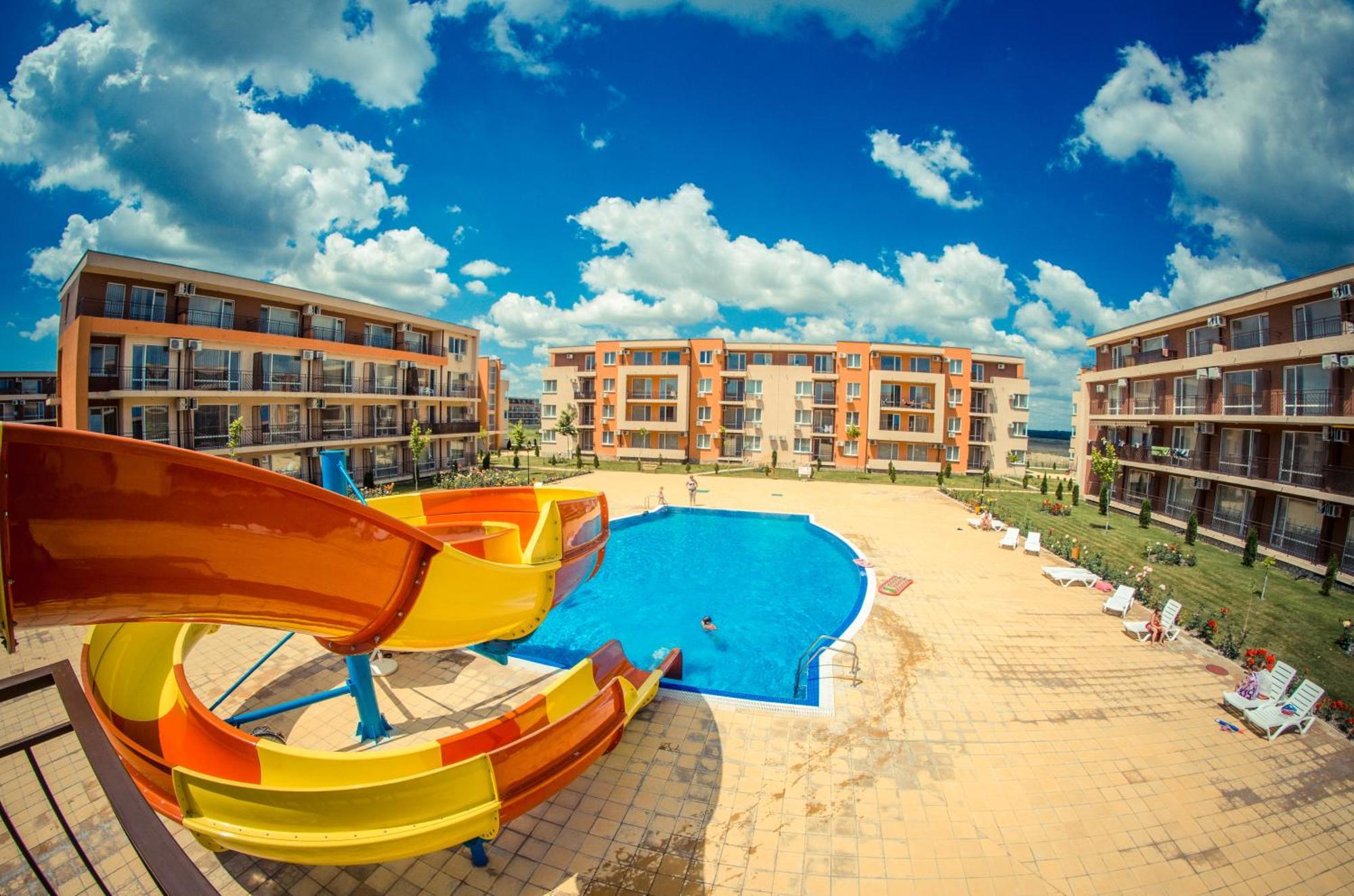 Waterpark Fort Apartments Slăntjev Brjag Exteriör bild