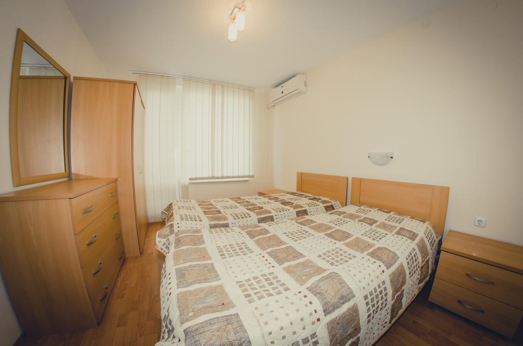 Waterpark Fort Apartments Slăntjev Brjag Exteriör bild