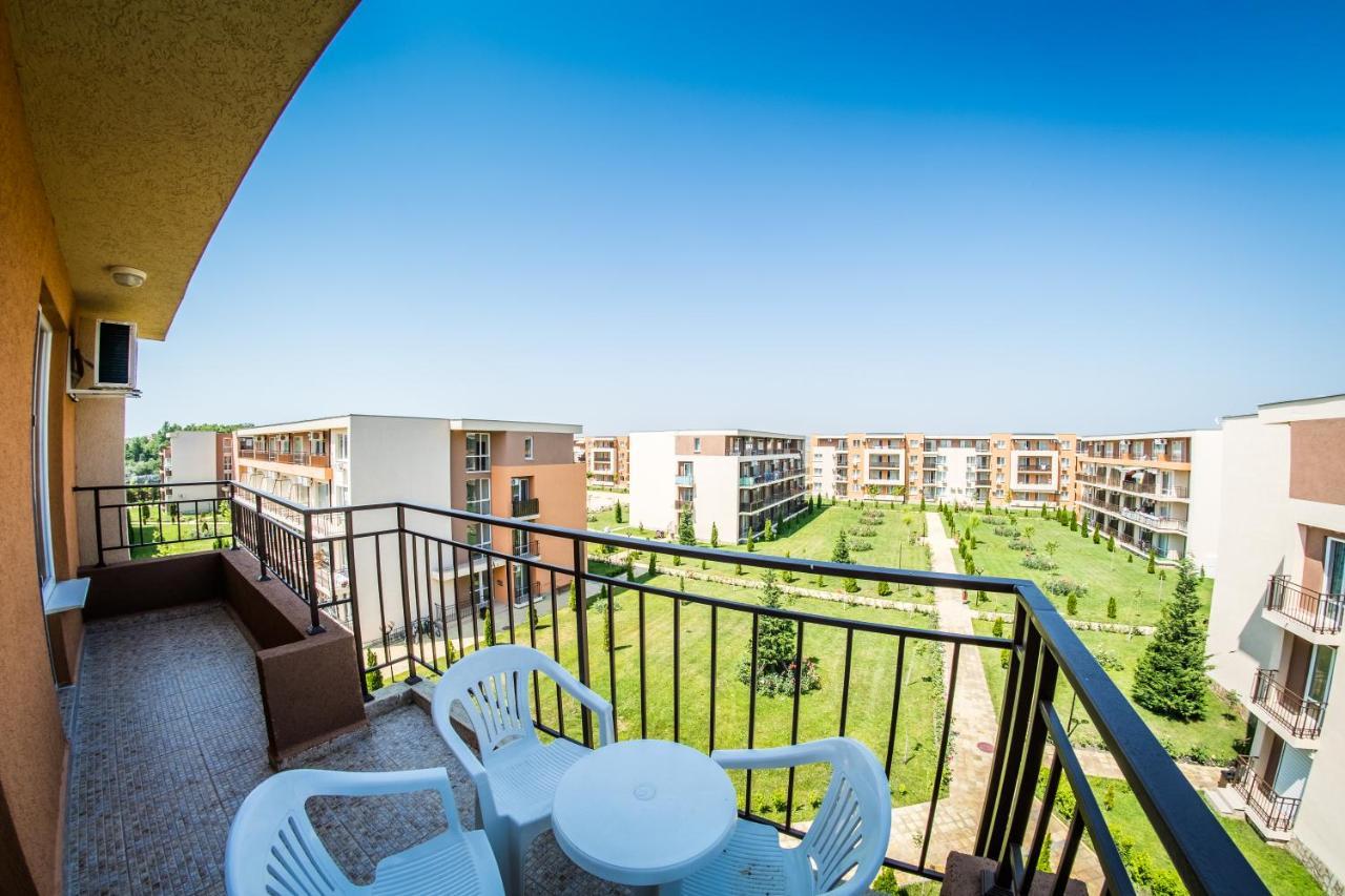 Waterpark Fort Apartments Slăntjev Brjag Exteriör bild