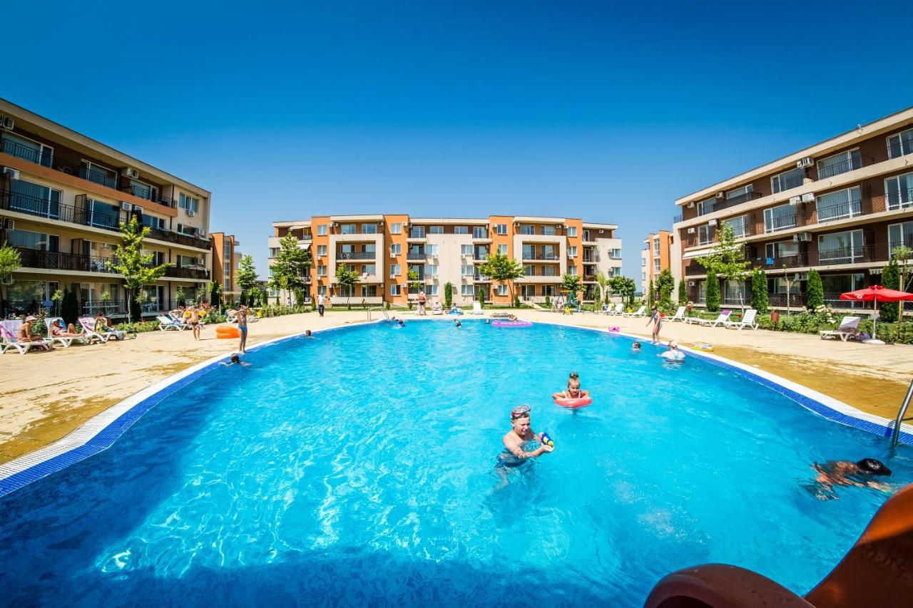 Waterpark Fort Apartments Slăntjev Brjag Exteriör bild