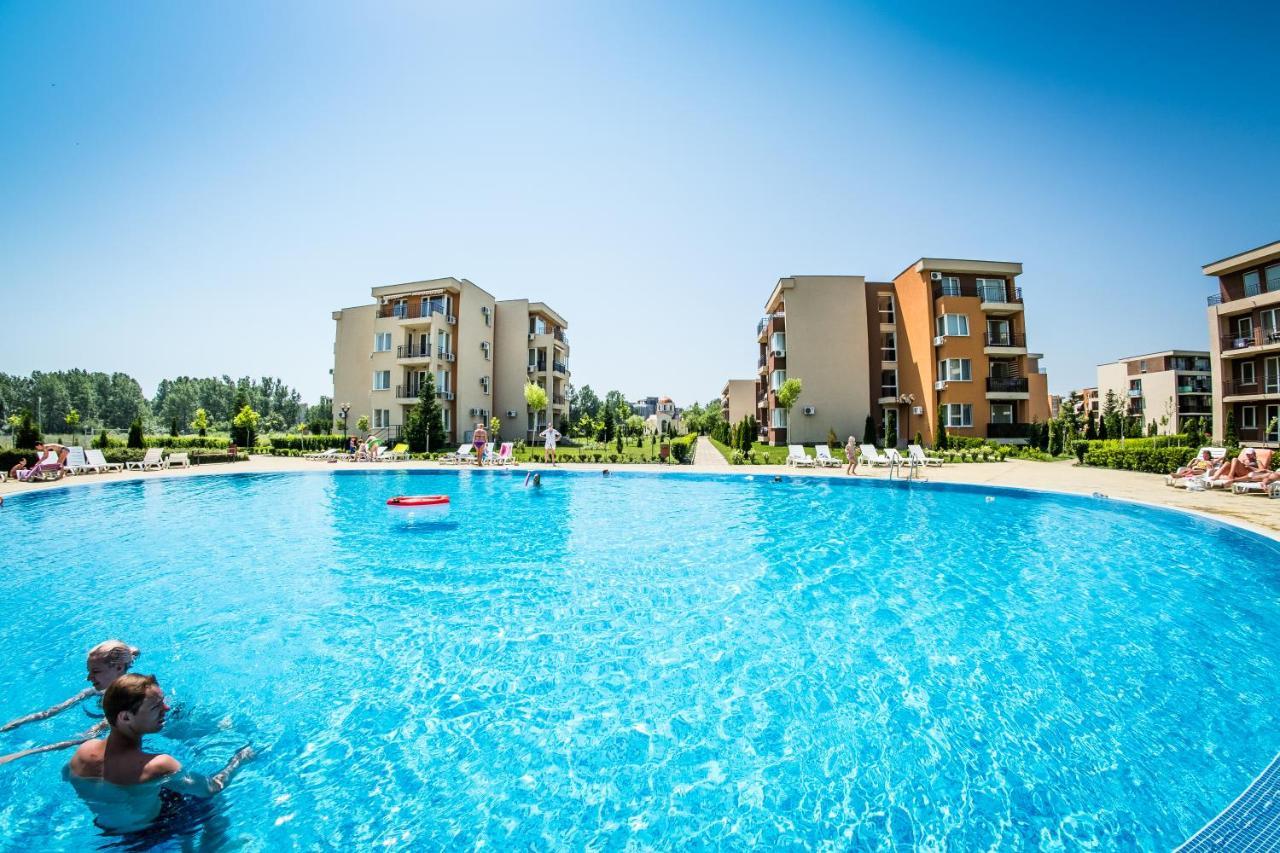 Waterpark Fort Apartments Slăntjev Brjag Exteriör bild