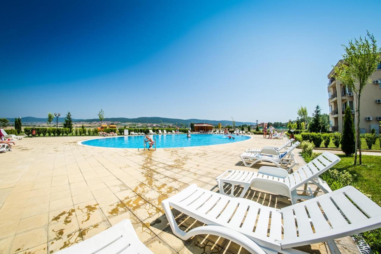 Waterpark Fort Apartments Slăntjev Brjag Exteriör bild