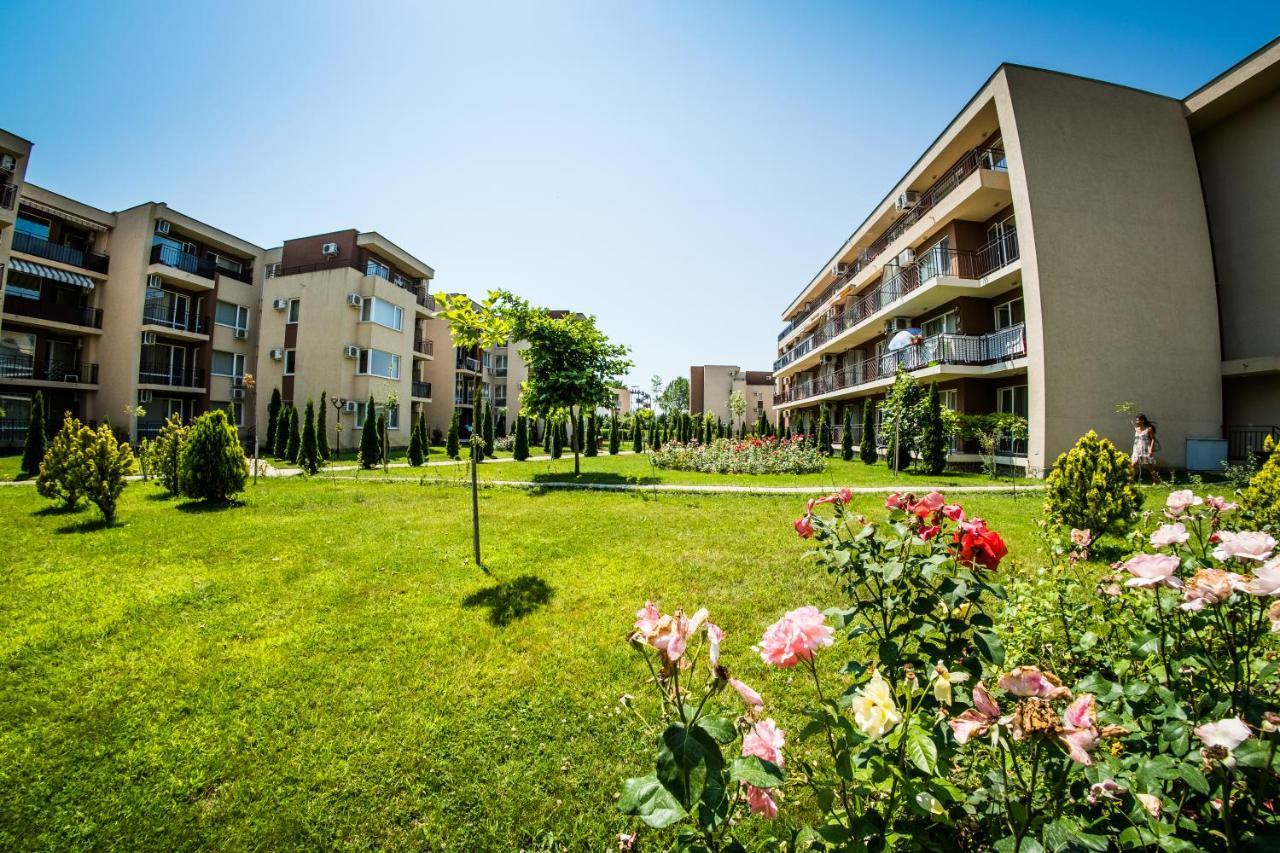 Waterpark Fort Apartments Slăntjev Brjag Exteriör bild